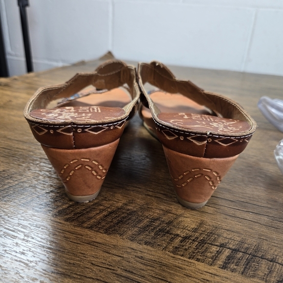 L'Artiste By Spring Step Sesame Wedge Tooled Hand Painted Leather Sandals - Picture 6 of 12